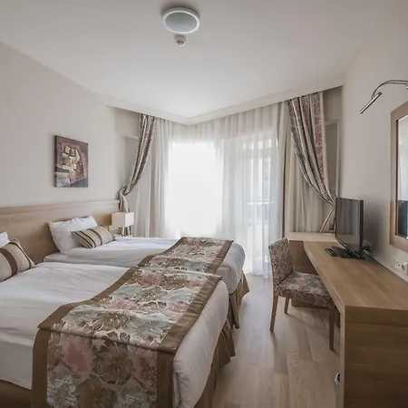 Wyndham Garden Lara 4*