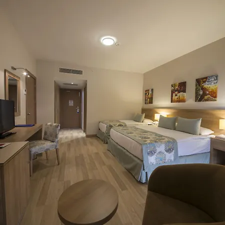 Wyndham Garden Lara 4*
