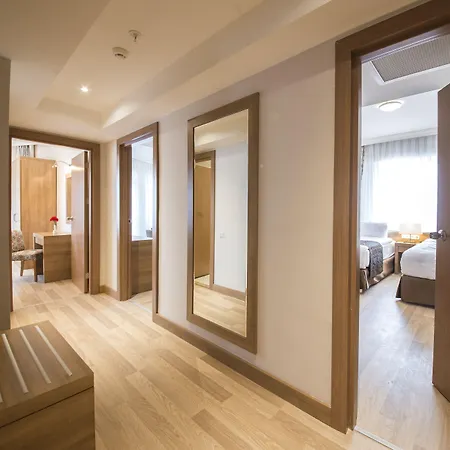 Wyndham Garden Lara 4*