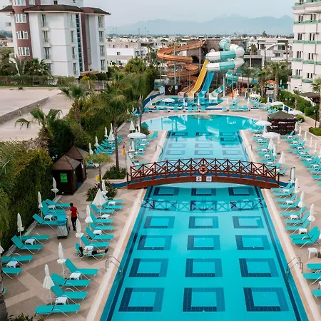 Wyndham Garden Lara 4* Antalya