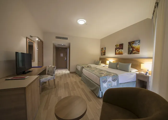 Wyndham Garden Lara 4*