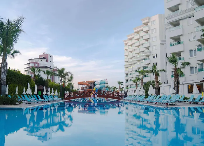 Hotel Wyndham Garden Lara 4*