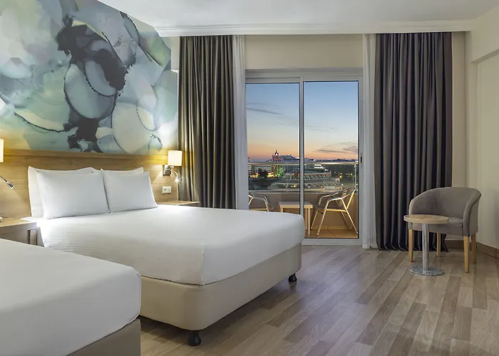 Hotel Wyndham Garden Lara 4*
