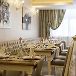 Wyndham Garden Lara فندق