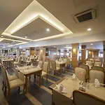 Wyndham Garden Lara Hotel 4*