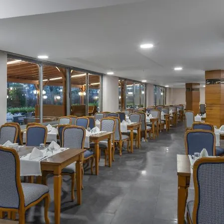Wyndham Garden Lara 4* Antalya