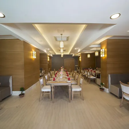 Wyndham Garden Lara فندق