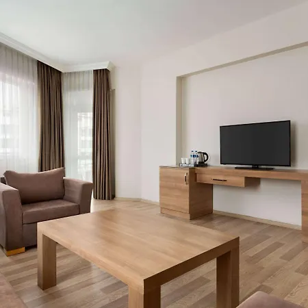 Wyndham Garden Lara 4* أنطاليا