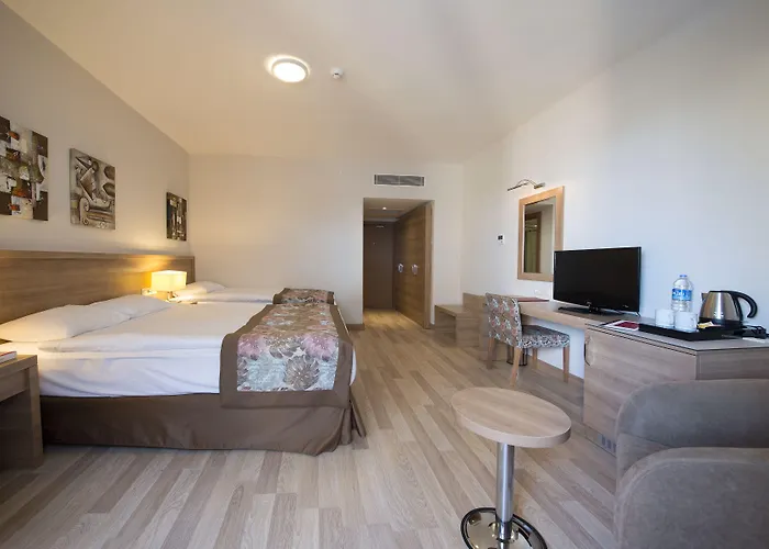 Wyndham Garden Lara Hotel 4*