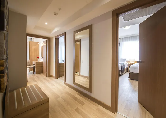 Wyndham Garden Lara 4*