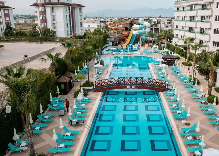 Wyndham Garden Lara 4* Antália