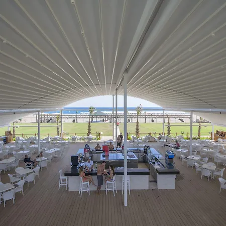 Wyndham Garden Lara فندق