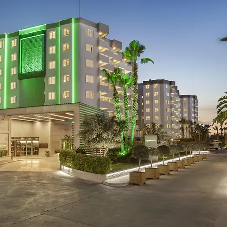 Hotel Wyndham Garden Lara 4*