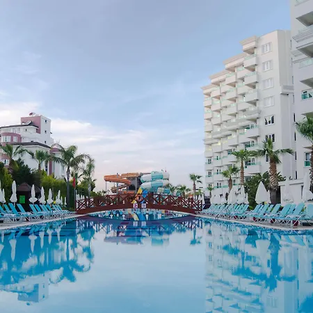 Hotel Wyndham Garden Lara 4*