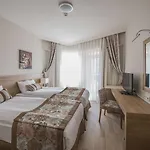 Wyndham Garden Lara 4*
