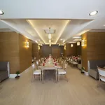 Wyndham Garden Lara מלון