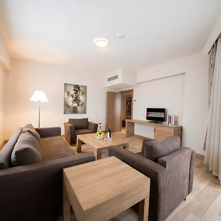 Wyndham Garden Lara מלון 4*