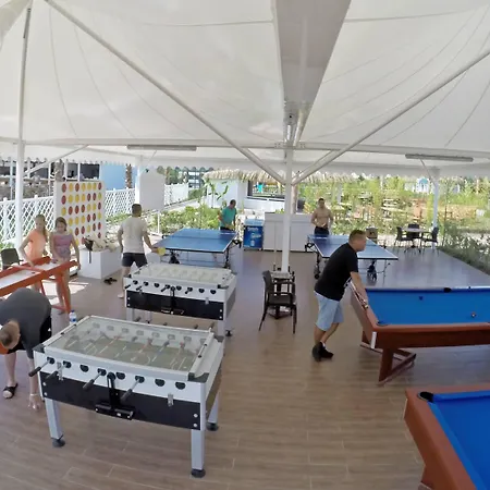 מלון Wyndham Garden Lara 4*