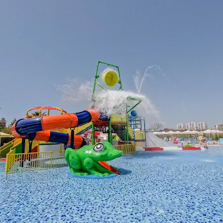 Wyndham Garden Lara מלון 4*