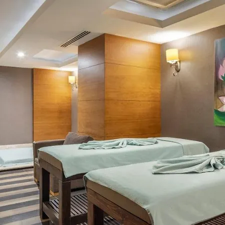 Wyndham Garden Lara 4*