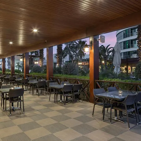Wyndham Garden Lara 4*