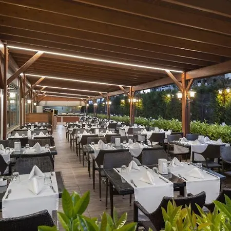 Wyndham Garden Lara 4*