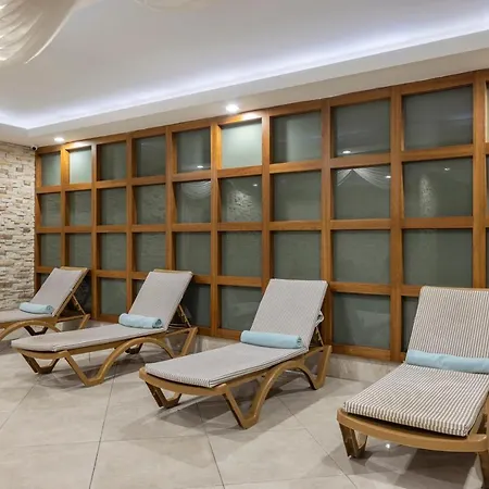 Wyndham Garden Lara 4*