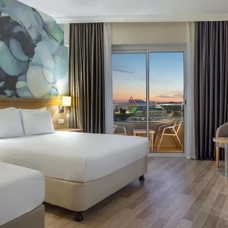 Wyndham Garden Lara מלון 4*