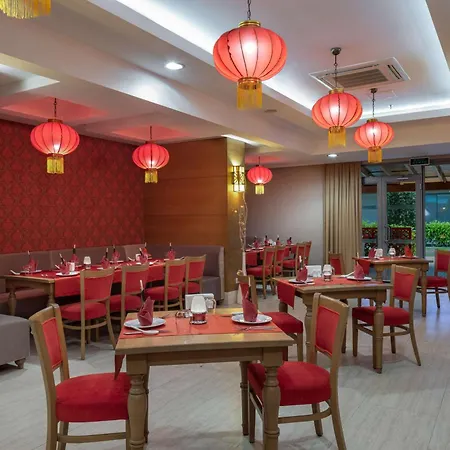 מלון Wyndham Garden Lara 4*