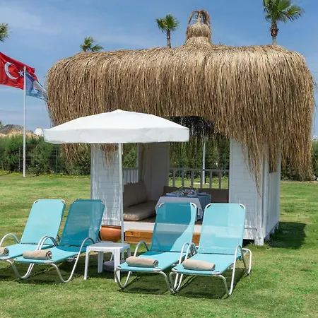 Wyndham Garden Lara מלון