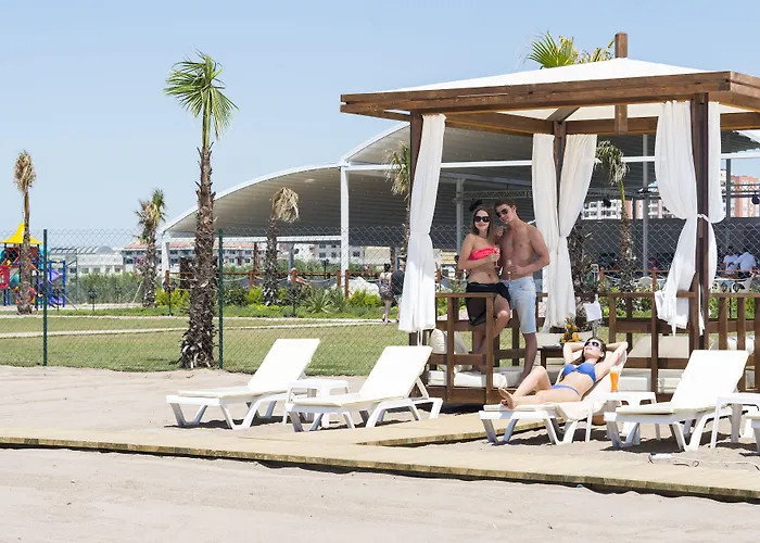 Wyndham Garden Lara 4*