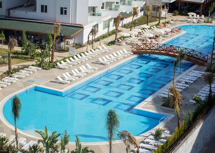 Wyndham Garden Lara Hotel 4*