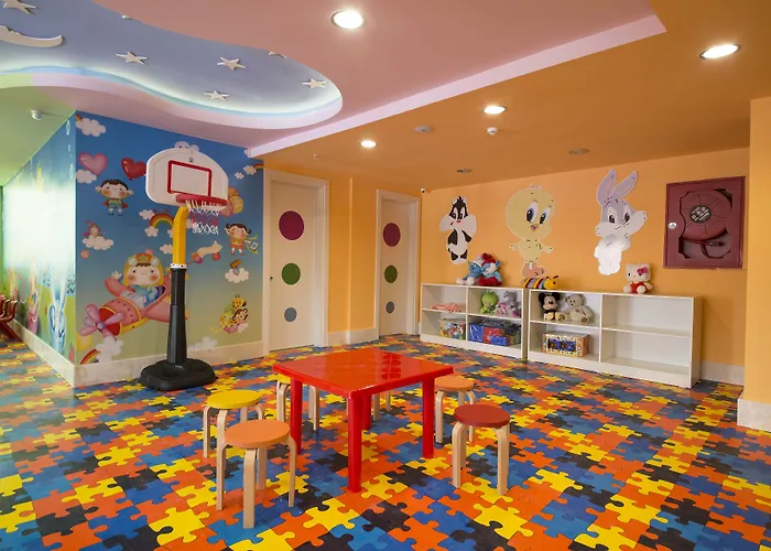 Wyndham Garden Lara 4*