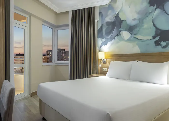 Wyndham Garden Lara 4*